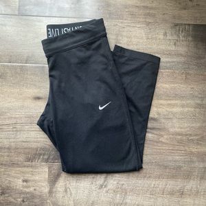 Nike Women’s cropped running leggings